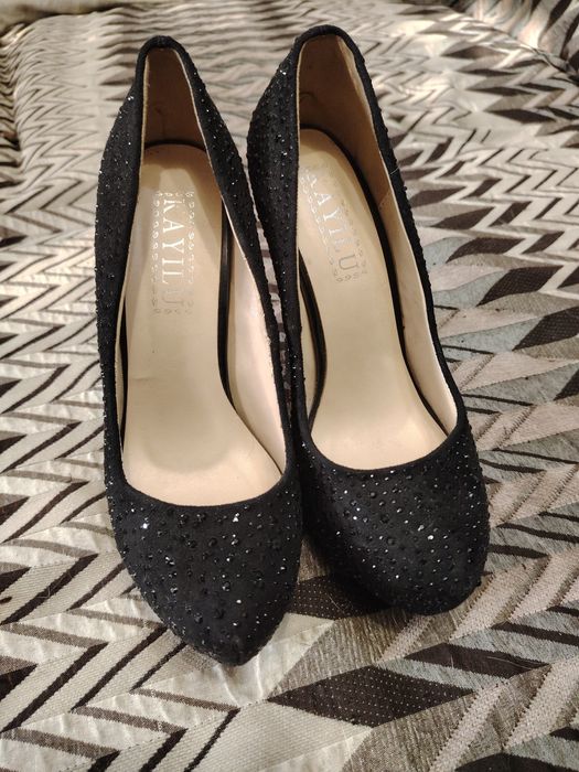 Вниманию модницам красивые чёрные туфли