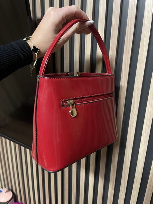 Разделям се с няколко чанти