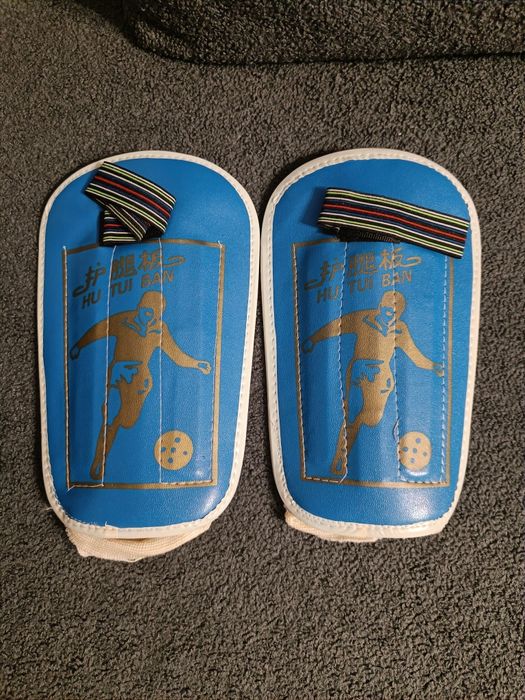 Продаю футбольные щитки