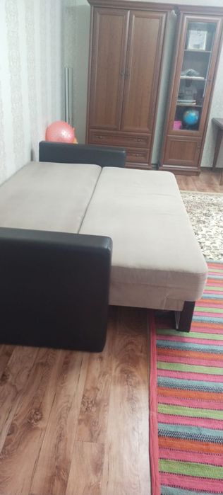 Продам диван очень в хорошем Сост.
