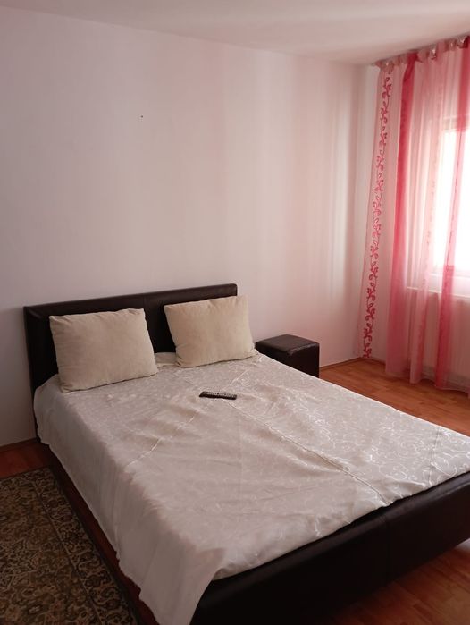 Închiriez garsonieră cf 1 ,zona casa de cultură