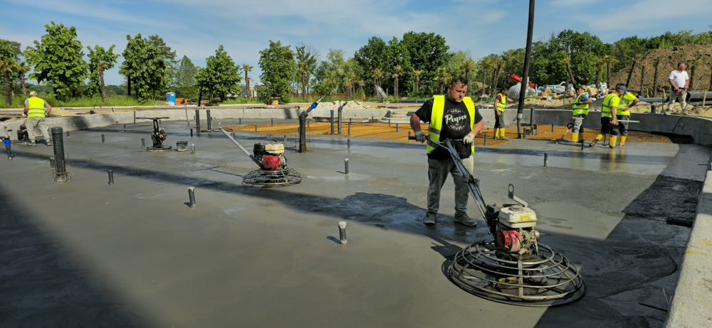 Beton Elicopterizat cu quart, Sapa din beton industrial cu Elicopter si Cuart - beton in curte, platforme beton, Periat antiderapant, ciment finisat