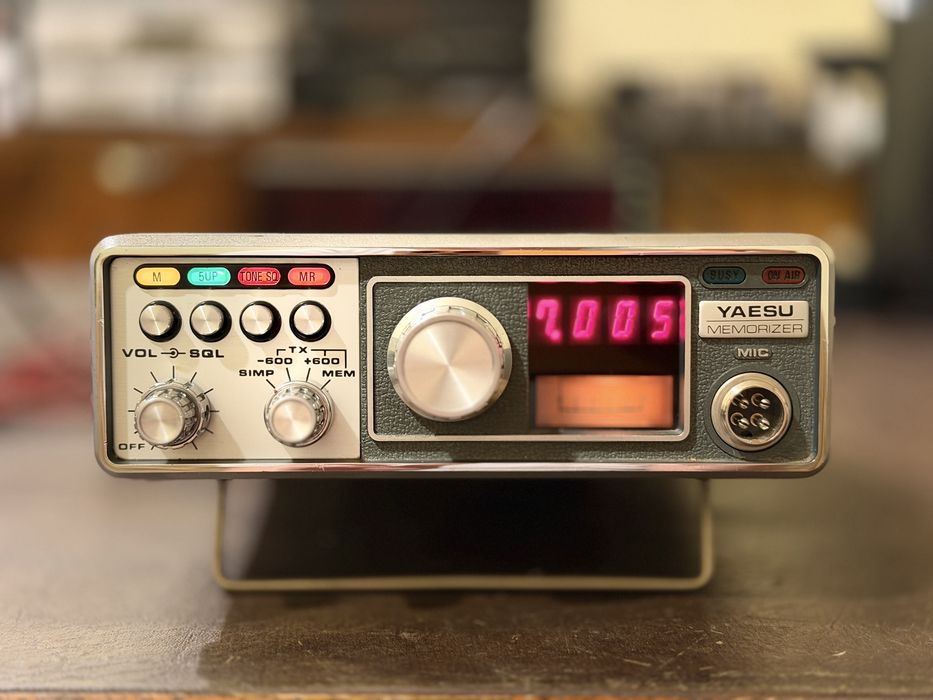 Yaesu FT‑227R – VHF 2 m, cu manual și microfon original