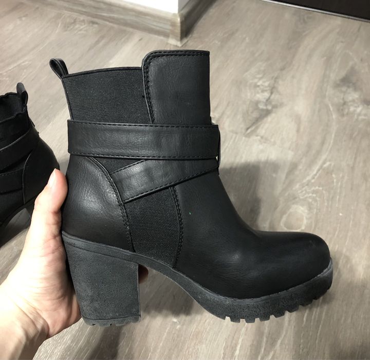 Ghete negre marime 35 ghete 35 ghetute cu toc