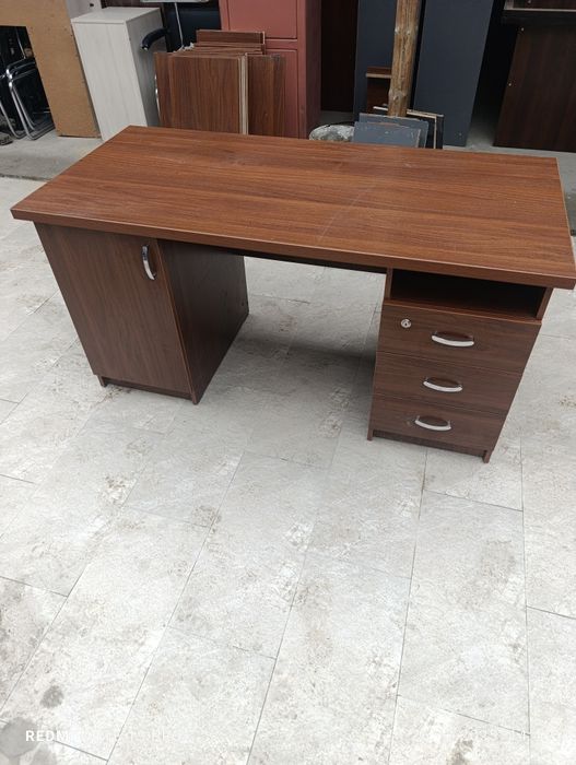Продам офисный стол