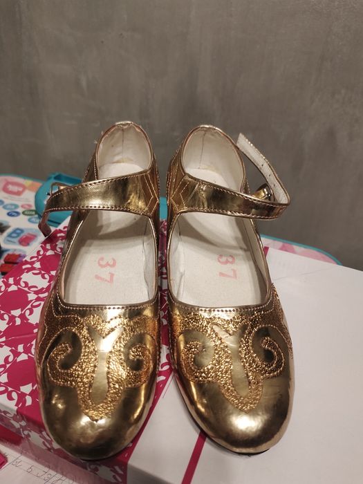 Туфли для танцев с орнаментом