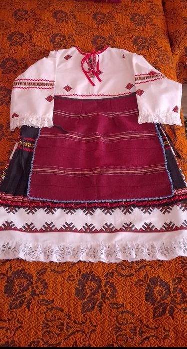 Северняшка носия за момиче 10-11г
Цена 150