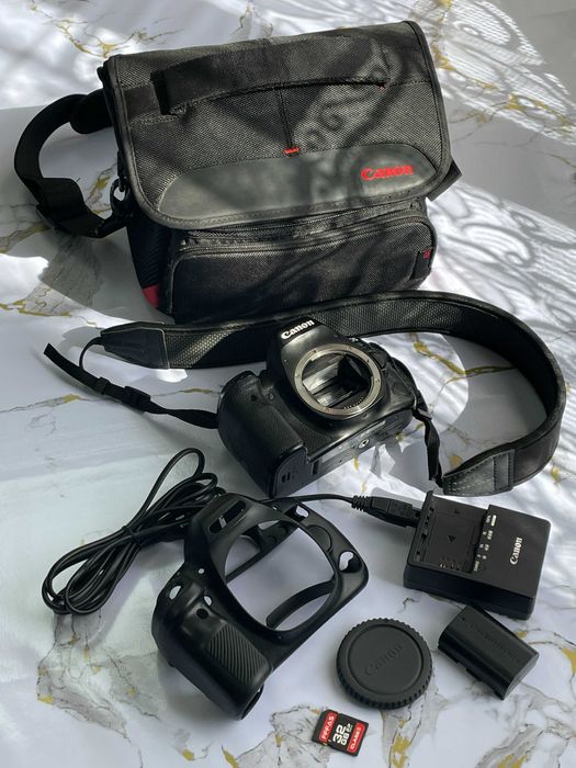 Фотоаппарат Canon EOS 6D Mark II Body