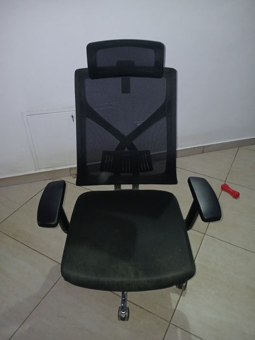Scaun birou puțin folosit ,stare bună