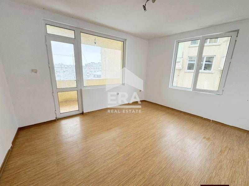 Продава се Тристаен апартамент в Хасково, Център - 93 кв.м за 516 €/кв.м - Снимка #2