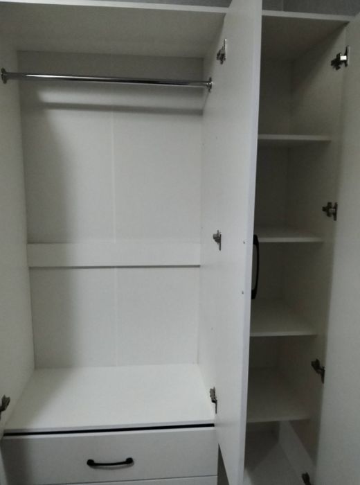 Шкаф с зеркалом продам