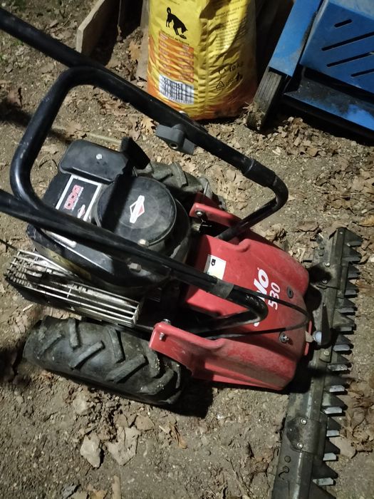 Vând o motocositoare marcă solo  530