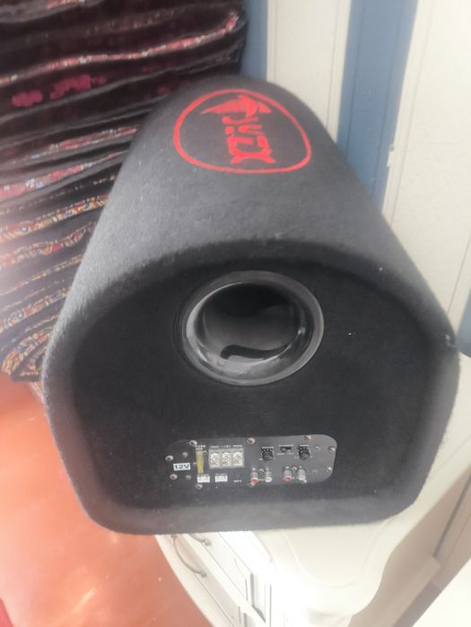 Продам сабвуфер в машину