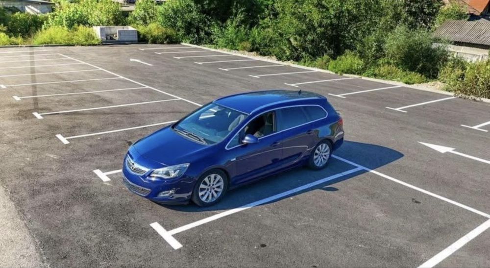 Opel Astra J Sport Tourer 2011