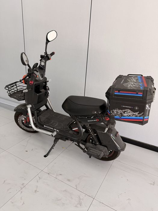 Skuter elektroni