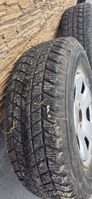 Шины липучка 205 . 70 .15