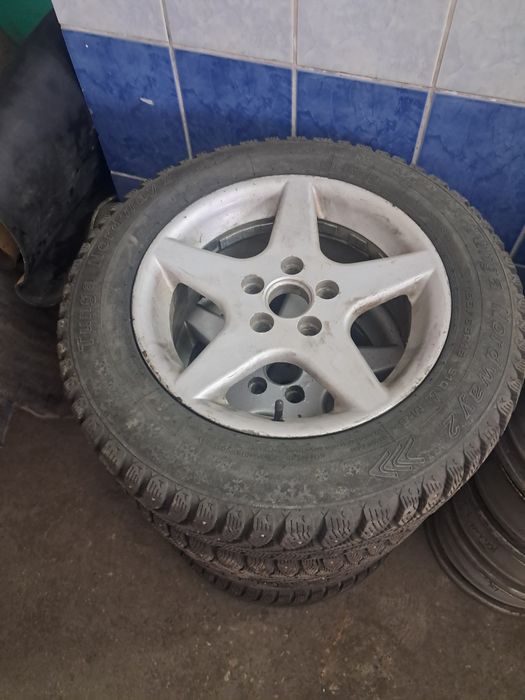 Продам зимние резины с дисками