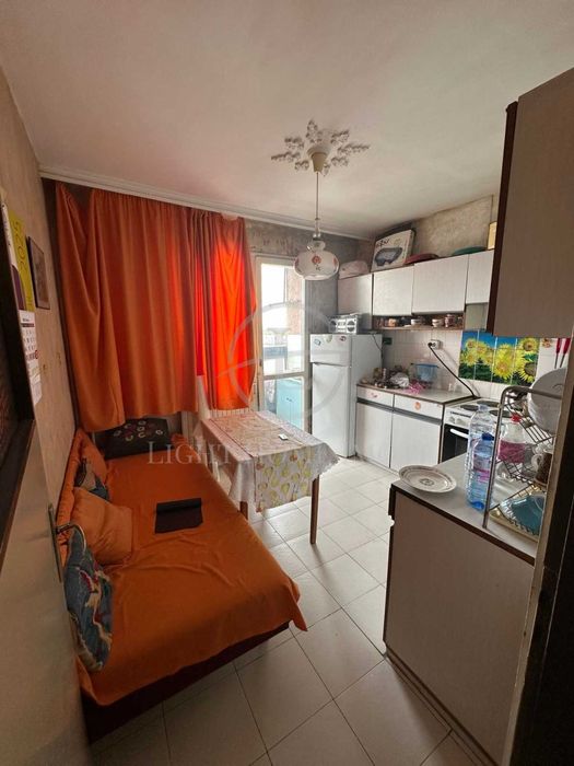 Продава се Тристаен апартамент в Пловдив, Христо Смирненски - 82 кв.м за 2257 €/кв.м - Снимка #2