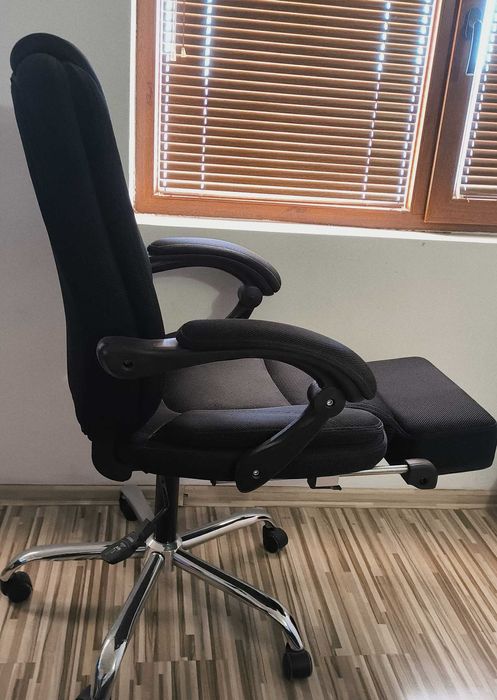 Офис стол „Relax“ с подложка за крака, възглавница и ДВА амортисьора