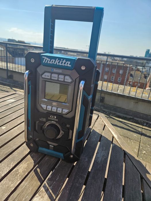 Radio Makita DMR301