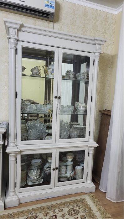Комод с зеркалом и 2 серванта