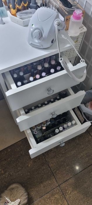 Masa manichiura, folosita 1 an