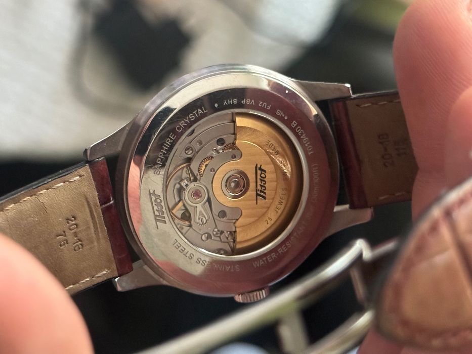 Часовник TISSOT automatic