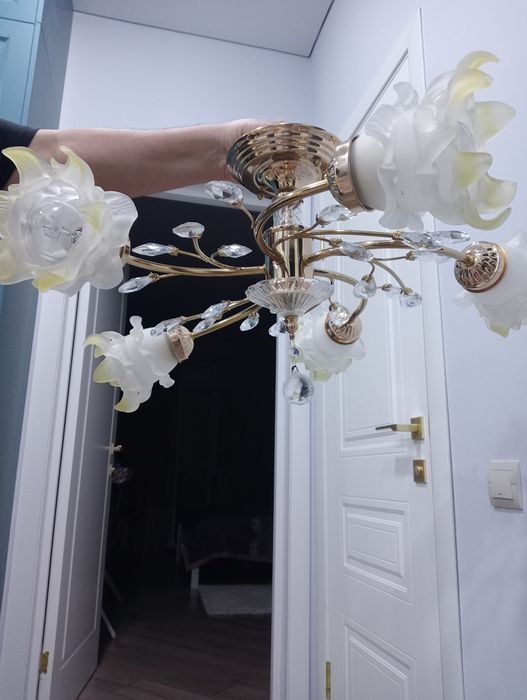 Продам люстру в спальню