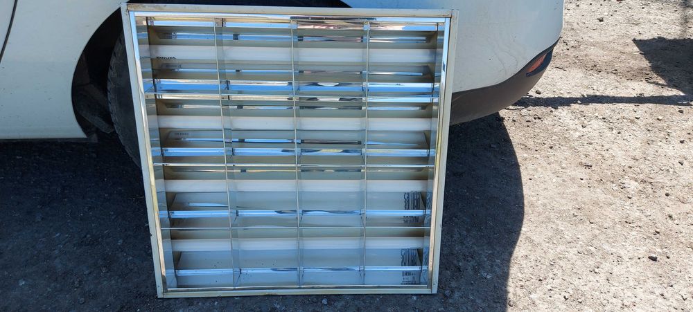 Осветителни тела за окачен таван Армстронг с луминисцентни пури