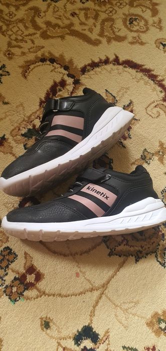 Кроссовки для девочки размер 33