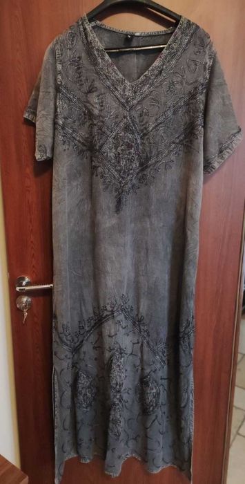 Стилна рокля с големи размери (Индия)