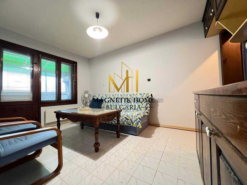 Двустаен апартамент в свободна зона за паркиране в ж.к. Възраждане