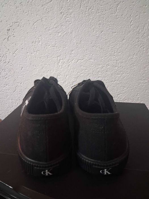 Чисто нови 43 номер Calvin Klein - Alexander McQueen