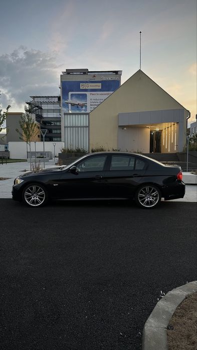 BMW Seria 3 E90 320d lci pachet M interior exterior