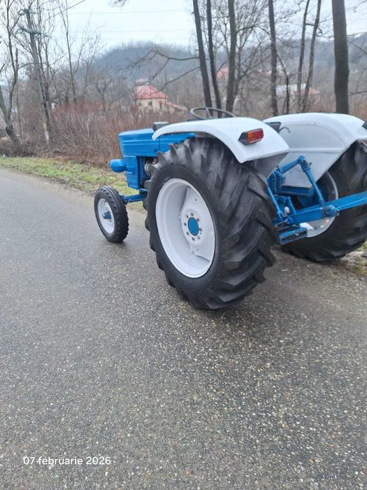 Tractor Universal 530