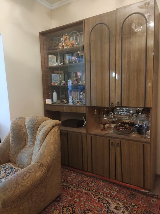 Продам  Стенку  в  комплекте  или по частям .Без содержимого.