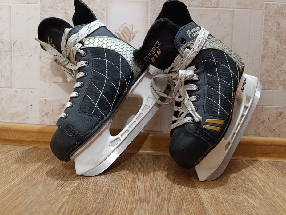 Хоккейные коньки