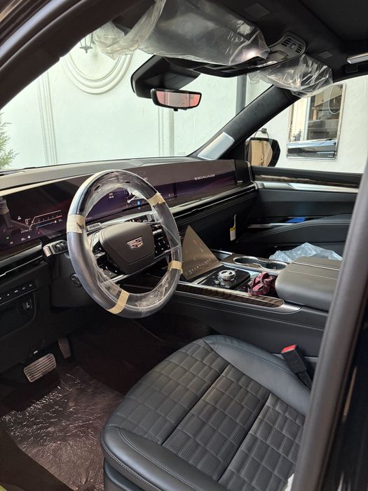 172000 USD Cadillac Escalade Luxury 2025/11