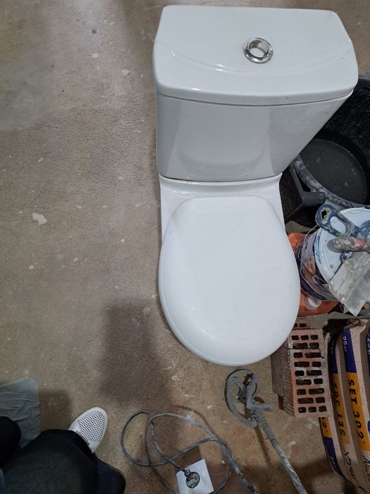 Продам унитаз б/у с бачком,самовывоз