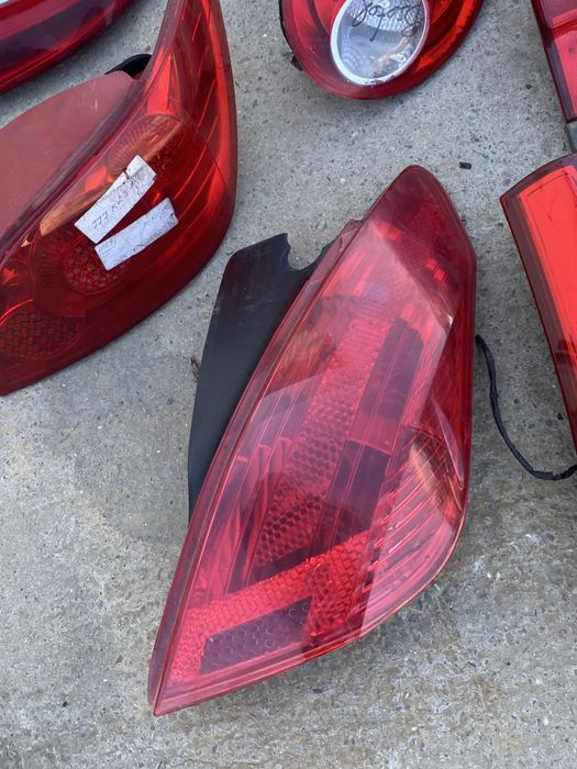 Pachet stopuri Stop lampa tripla stanga dreapta vw beetle renault laguna 2 megane 2 peugeot 307 / 208 terano kia a6c6 range rover detalii la telefon