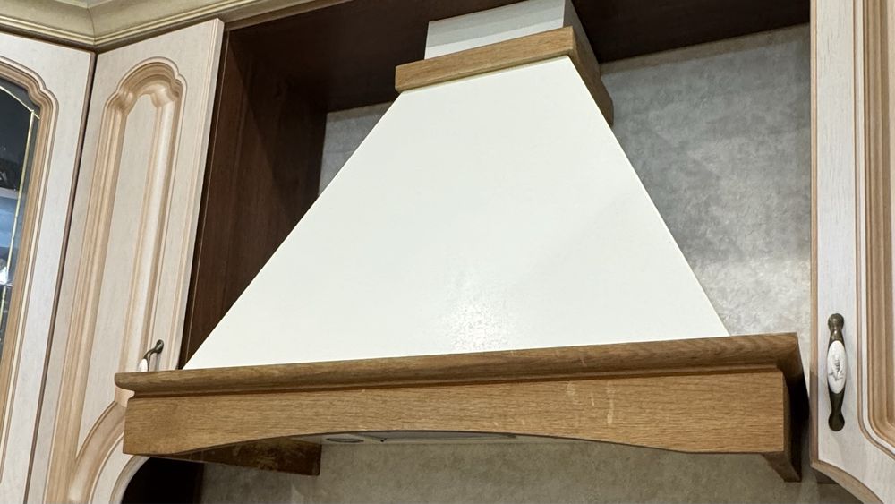 Продам вытяжку бежевую