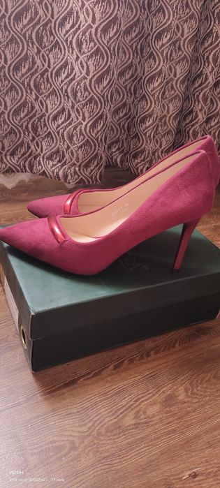 Замшевые женские туфли