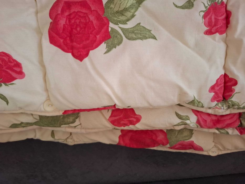 Vând plapuma dublă 180/200 cm + cadou