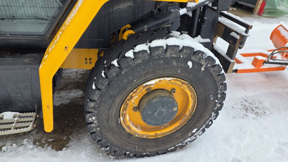 Motosivuitor JCB 930 4X4