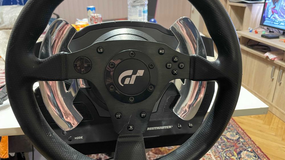 Продавам комплект волан и бюро: Thrustmaster T500 RS + Ultradesk Frag V3