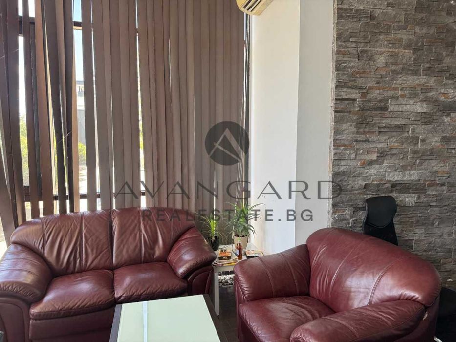 Продава се Офис в Пловдив, Център - 120 кв.м за 2125 €/кв.м - Снимка #2