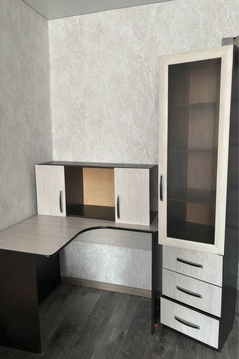 Угловой стол со шкафом