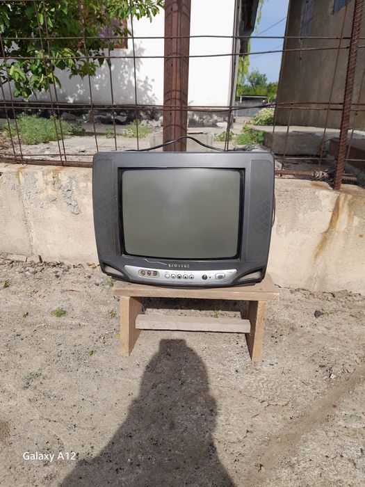 Продам маленки телевизор