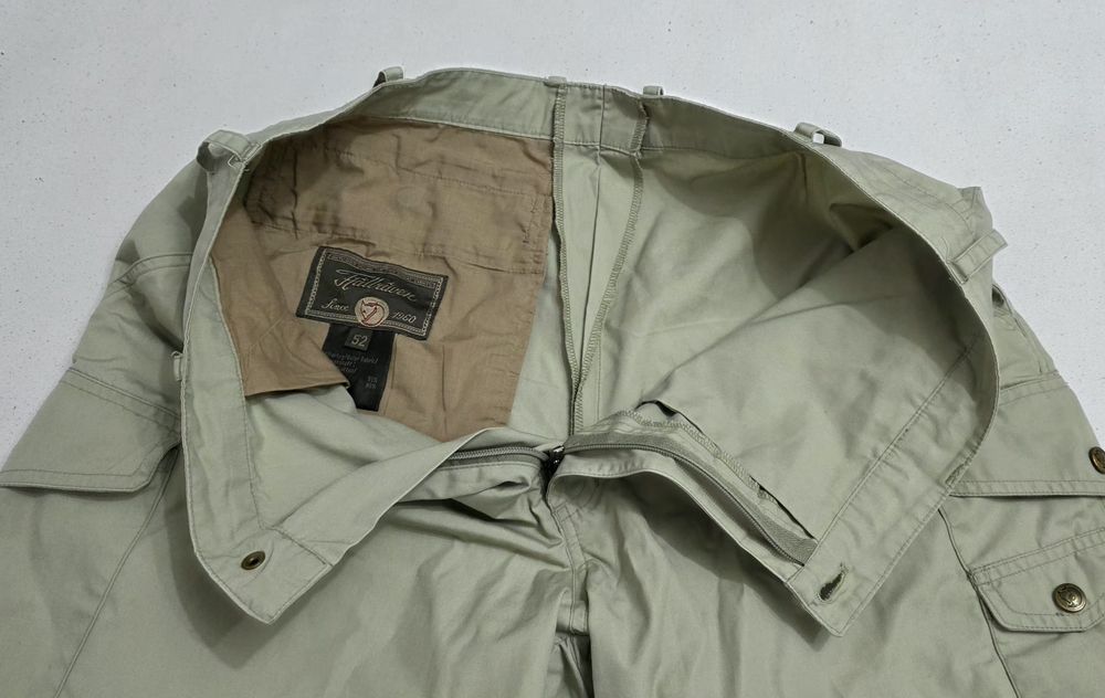 Pantaloni scurti Fjallraven, outdoor, munte, trekking, marimea 52 sau L ptr. bărbați