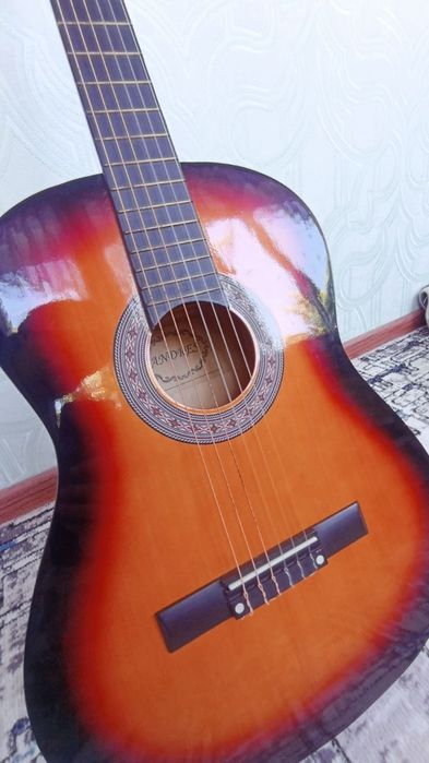 Klassik gitara Sotiladi Yangi